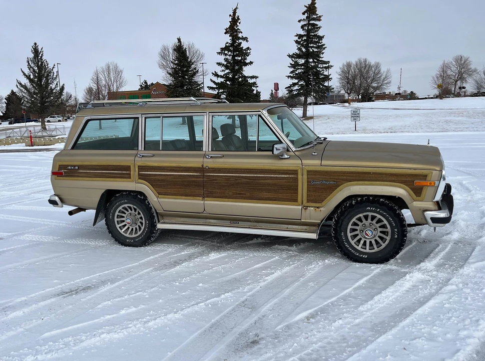 1989 Jeep SJ Grand Wagoneer - Image 11 of 31