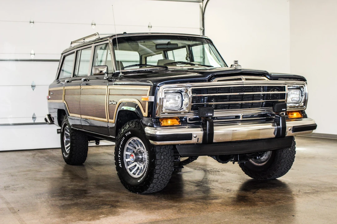 1989 Jeep SJ Grand Wagoneer - Image 14 of 31