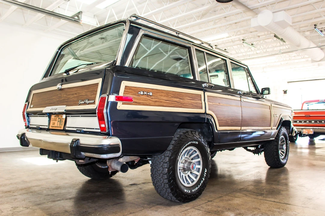 1989 Jeep SJ Grand Wagoneer - Image 19 of 31