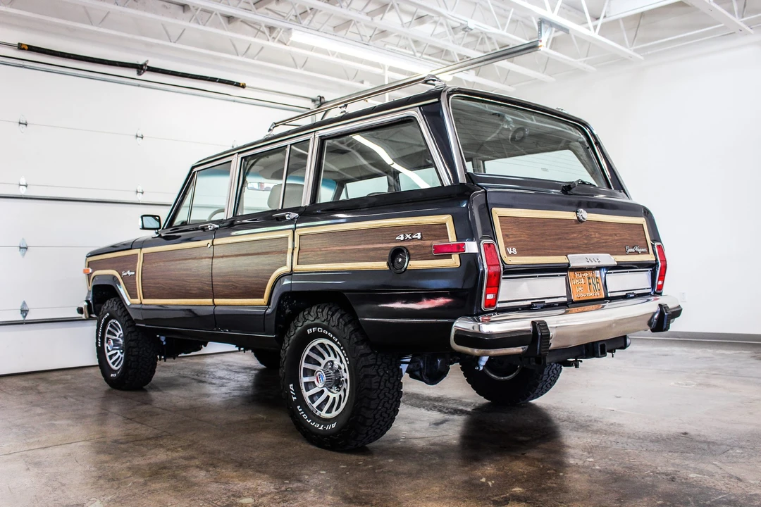 1989 Jeep SJ Grand Wagoneer - Image 18 of 31