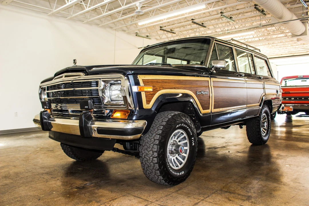 1989 Jeep SJ Grand Wagoneer - Image 15 of 31