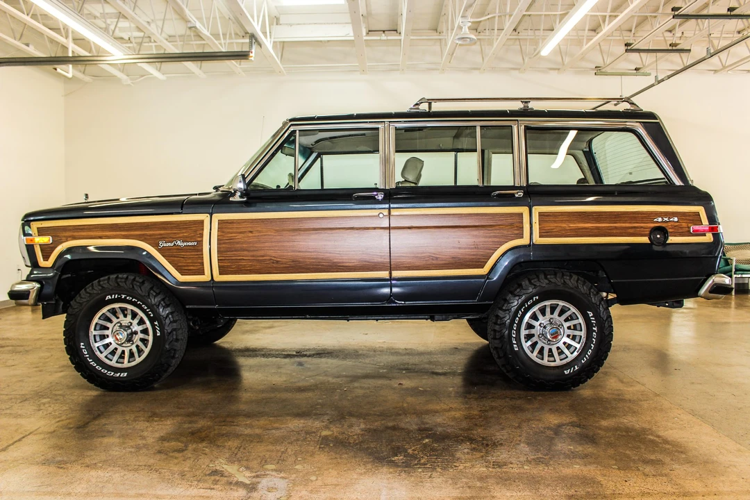 1989 Jeep SJ Grand Wagoneer - Image 17 of 31