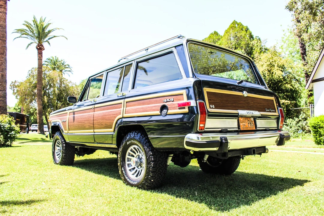 1989 Jeep SJ Grand Wagoneer - Image 7 of 31