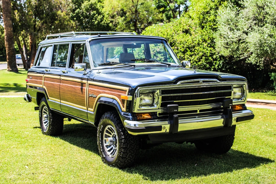 1989 Jeep SJ Grand Wagoneer - Image 10 of 31