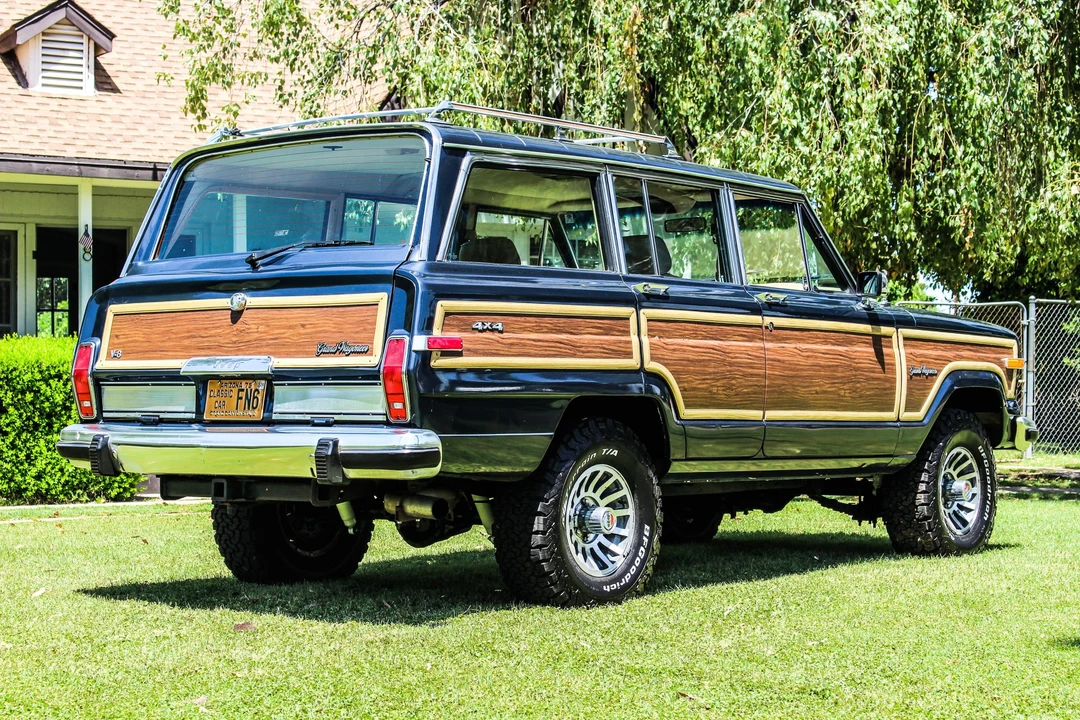 1989 Jeep SJ Grand Wagoneer - Image 8 of 31