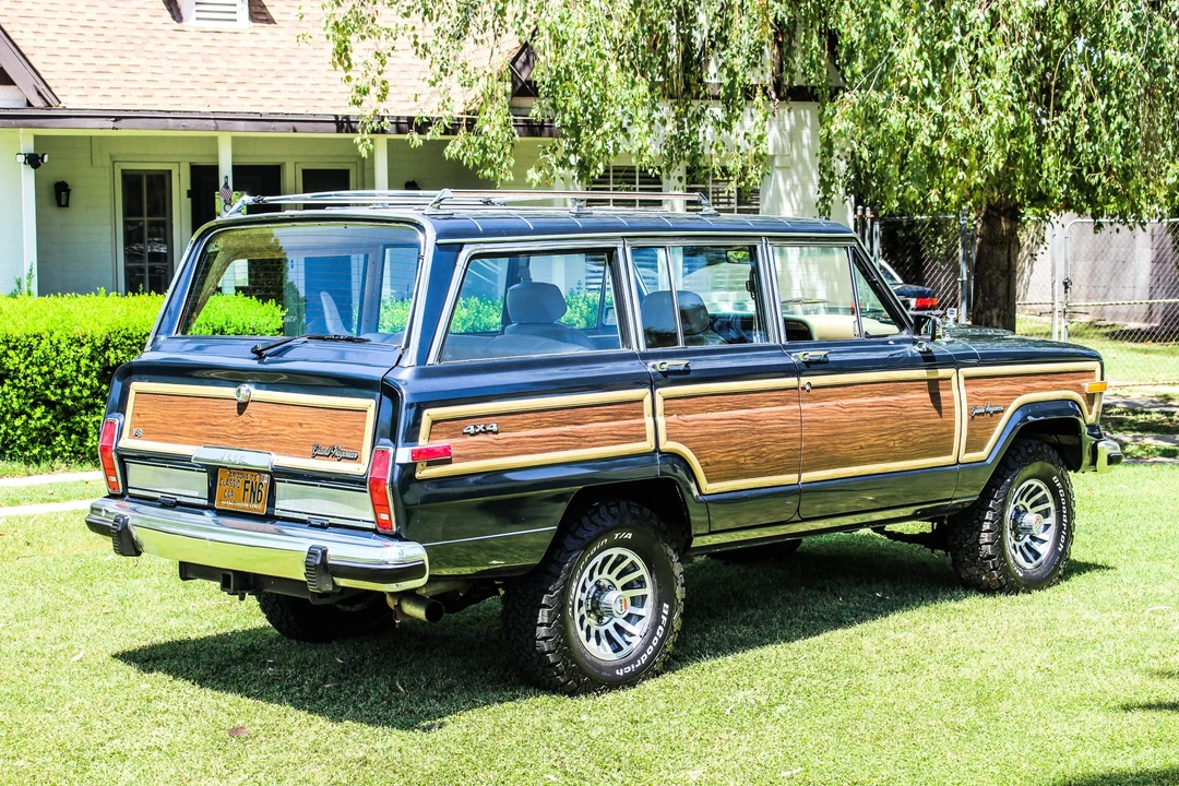 1989 Jeep SJ Grand Wagoneer - Image 9 of 31