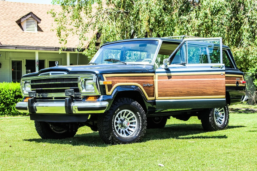 1989 Jeep SJ Grand Wagoneer - Image 12 of 31