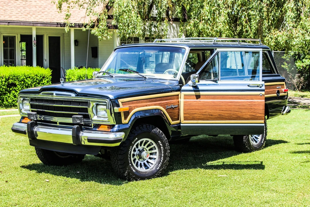 1989 Jeep SJ Grand Wagoneer - Image 13 of 31