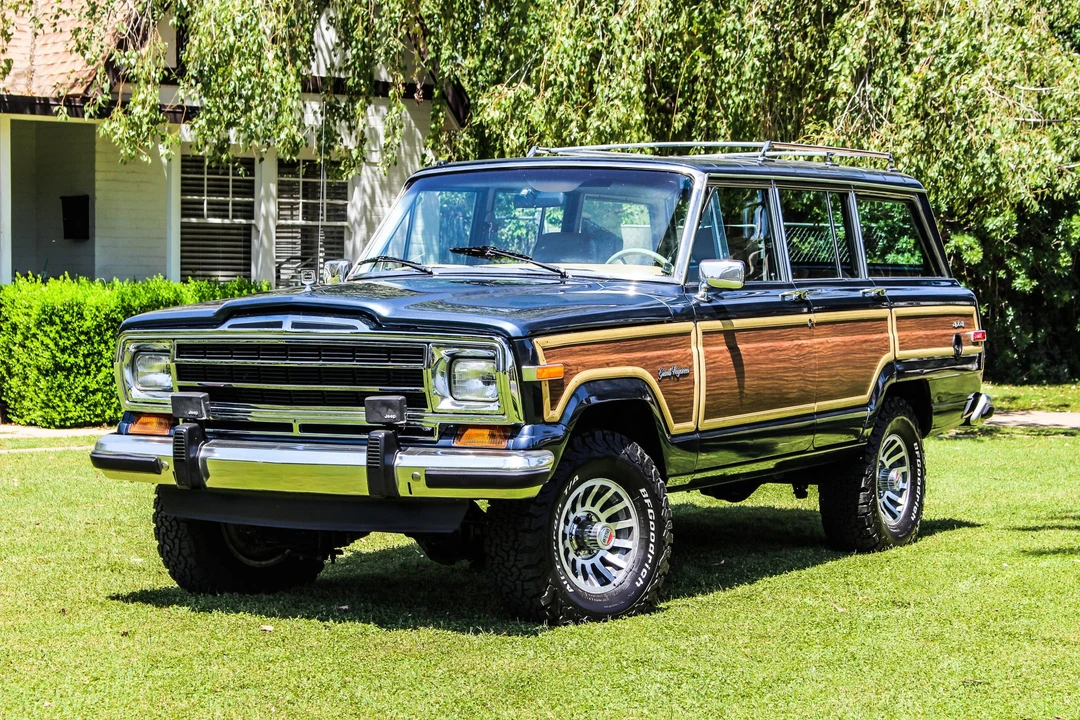 1989 Jeep SJ Grand Wagoneer - Image 2 of 31
