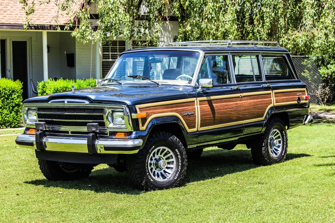 1989 Jeep SJ Grand Wagoneer - Image 5 of 31