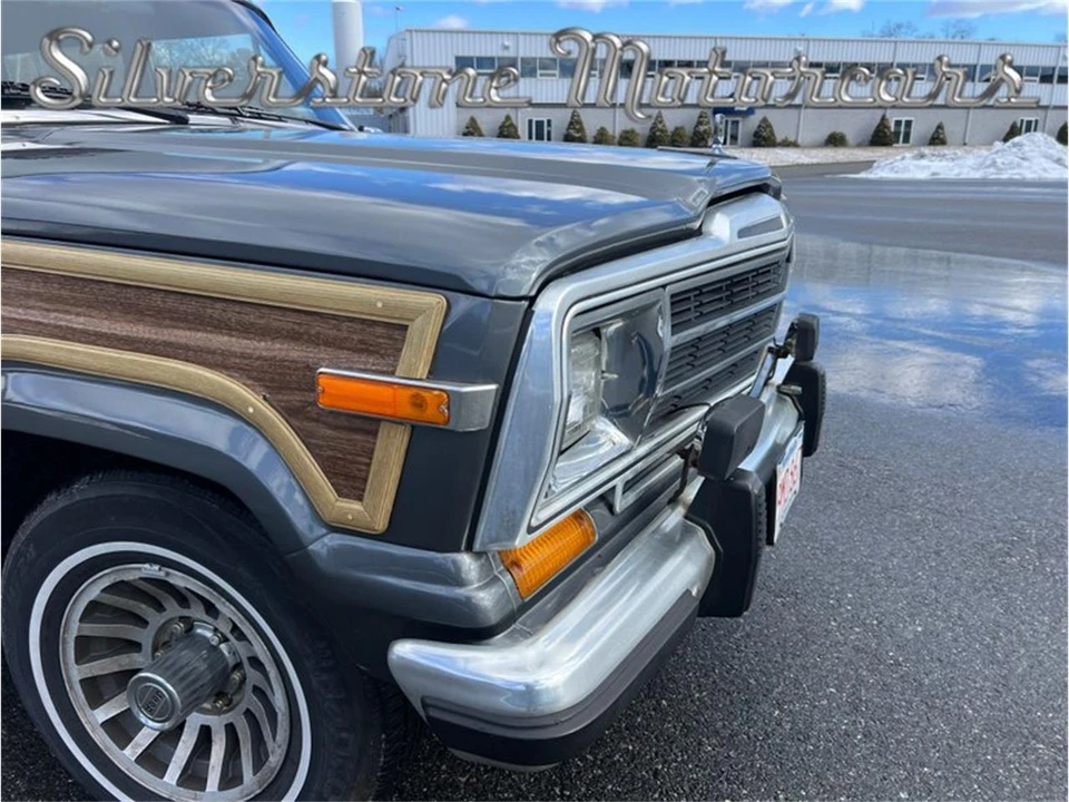 1989 Jeep SJ Grand Wagoneer - Image 14 of 31