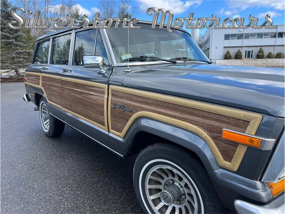 1989 Jeep SJ Grand Wagoneer - Image 15 of 31