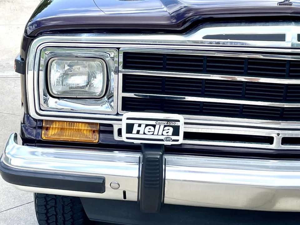 1989 Jeep SJ Grand Wagoneer - Image 13 of 31
