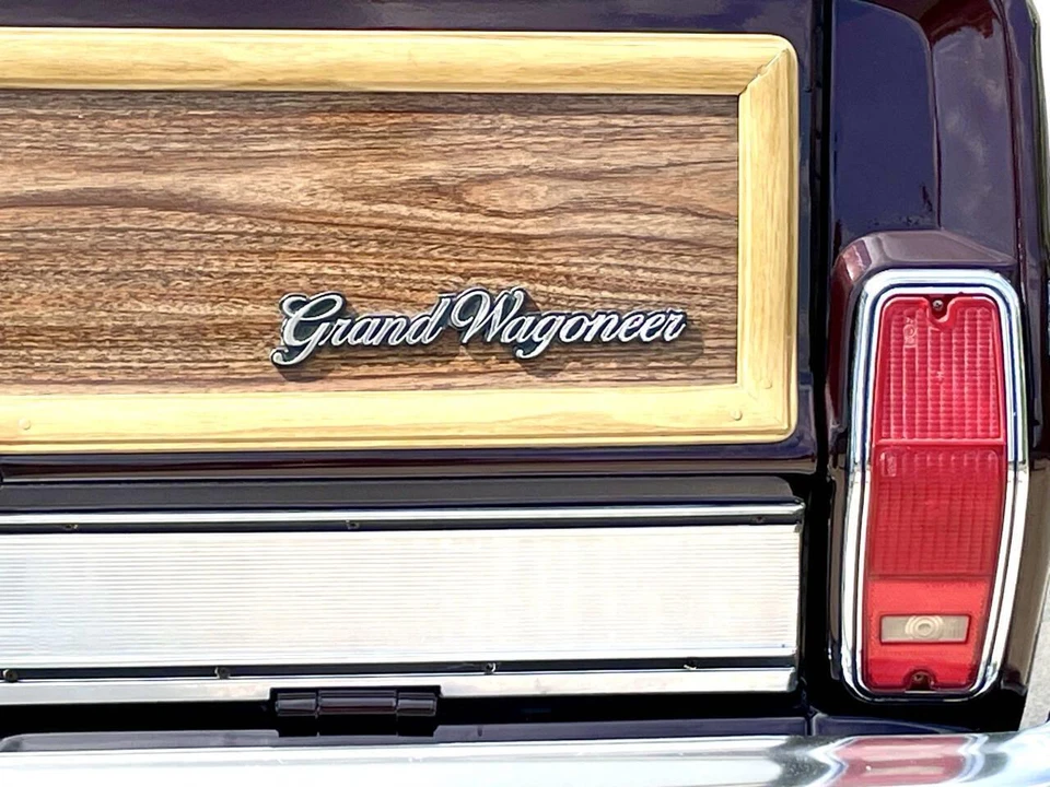 1989 Jeep SJ Grand Wagoneer - Image 11 of 31