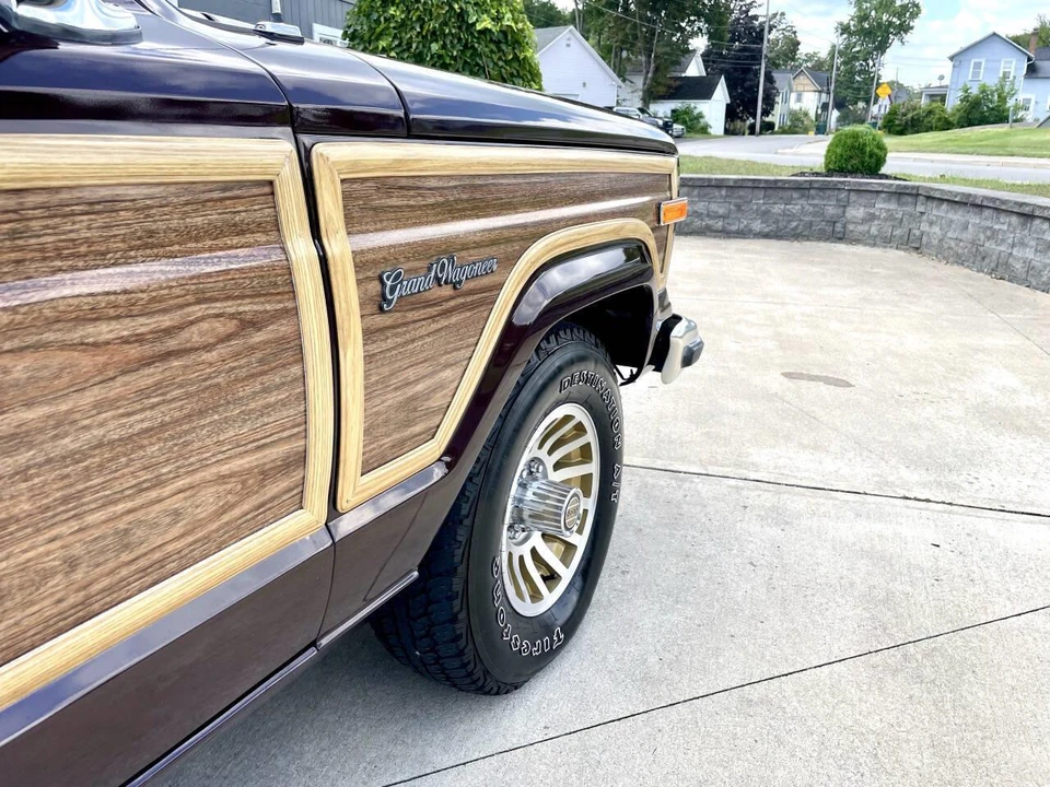 1989 Jeep SJ Grand Wagoneer - Image 22 of 31