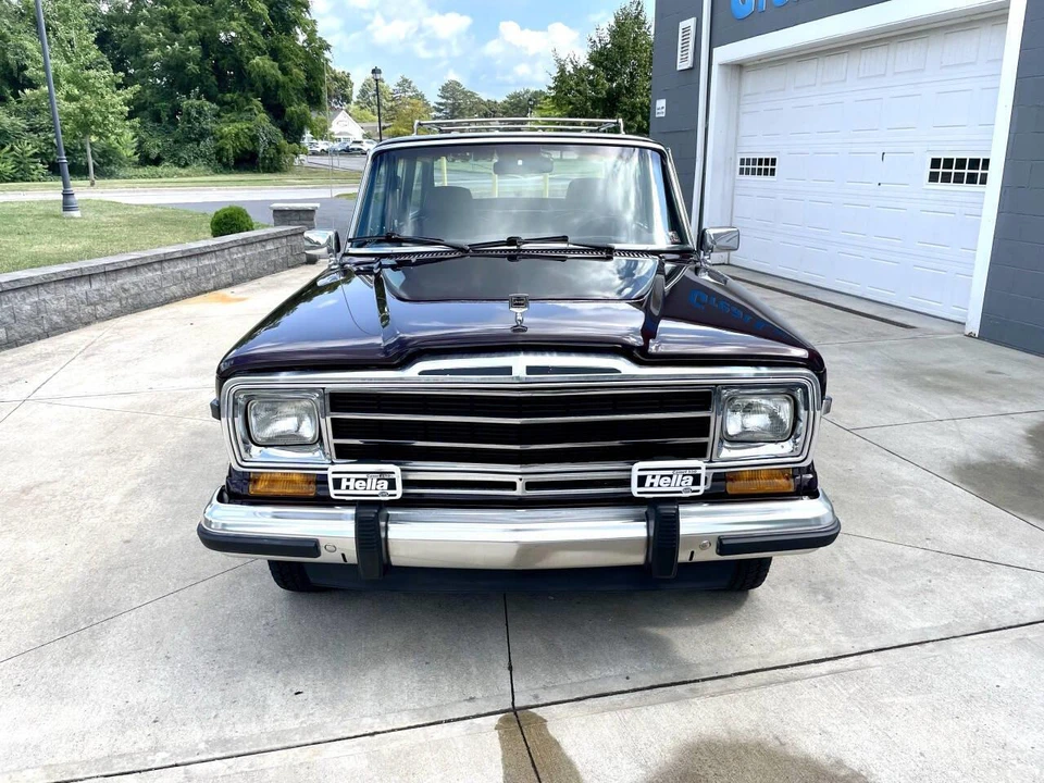 1989 Jeep SJ Grand Wagoneer - Image 12 of 31