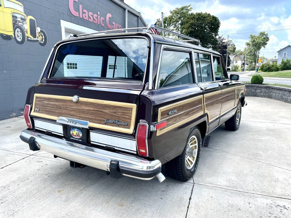 1989 Jeep SJ Grand Wagoneer - Image 26 of 31