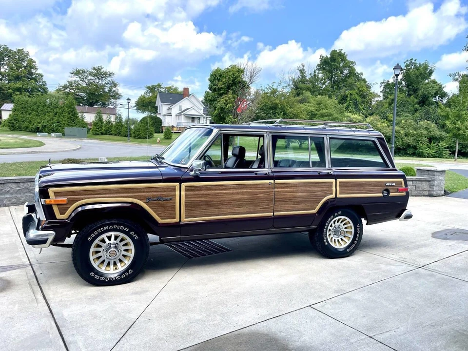 1989 Jeep SJ Grand Wagoneer - Image 3 of 31