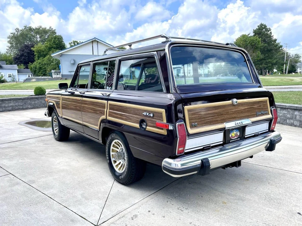 1989 Jeep SJ Grand Wagoneer - Image 25 of 31