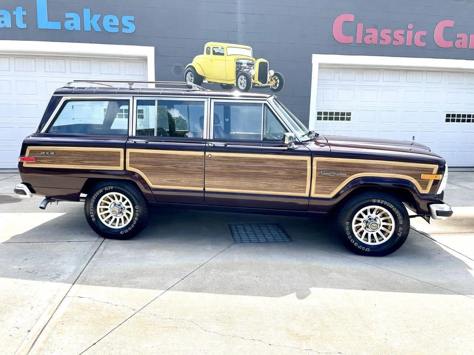 1989 Jeep SJ Grand Wagoneer - Image 7 of 31