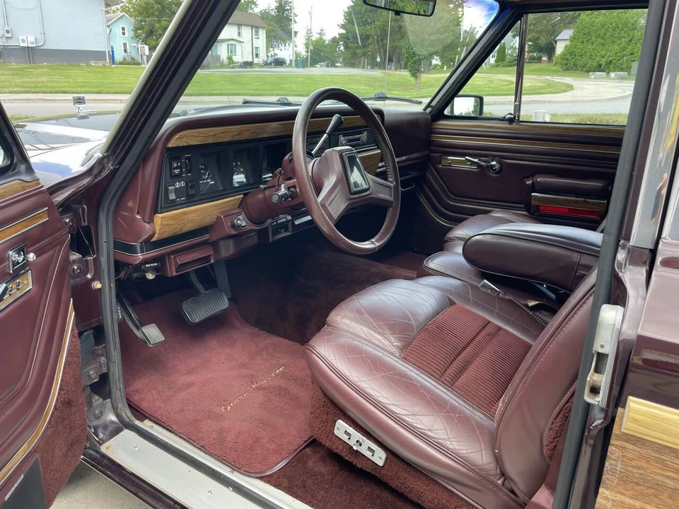 1989 Jeep SJ Grand Wagoneer - Image 5 of 31