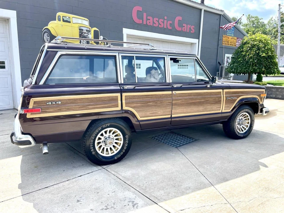 1989 Jeep SJ Grand Wagoneer - Image 8 of 31