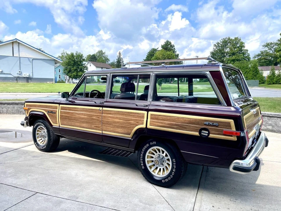 1989 Jeep SJ Grand Wagoneer - Image 4 of 31