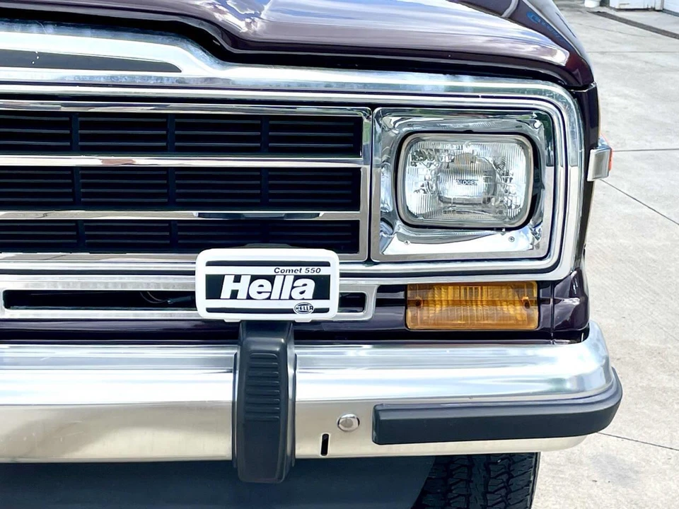 1989 Jeep SJ Grand Wagoneer - Image 14 of 31