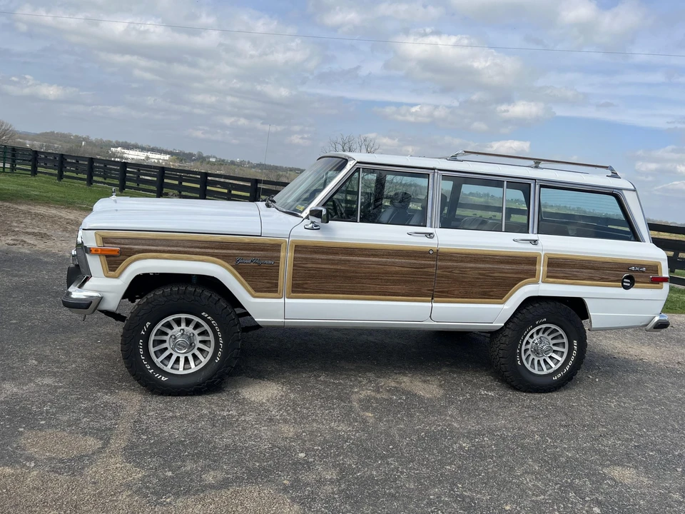 1989 Jeep SJ Grand Wagoneer - Image 5 of 31