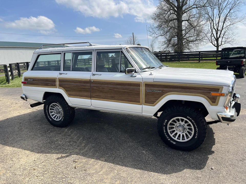 1989 Jeep SJ Grand Wagoneer - Image 13 of 31