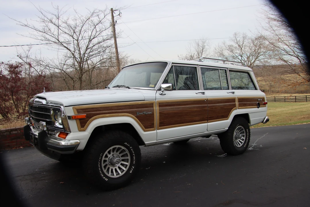 1989 Jeep SJ Grand Wagoneer - Image 3 of 31