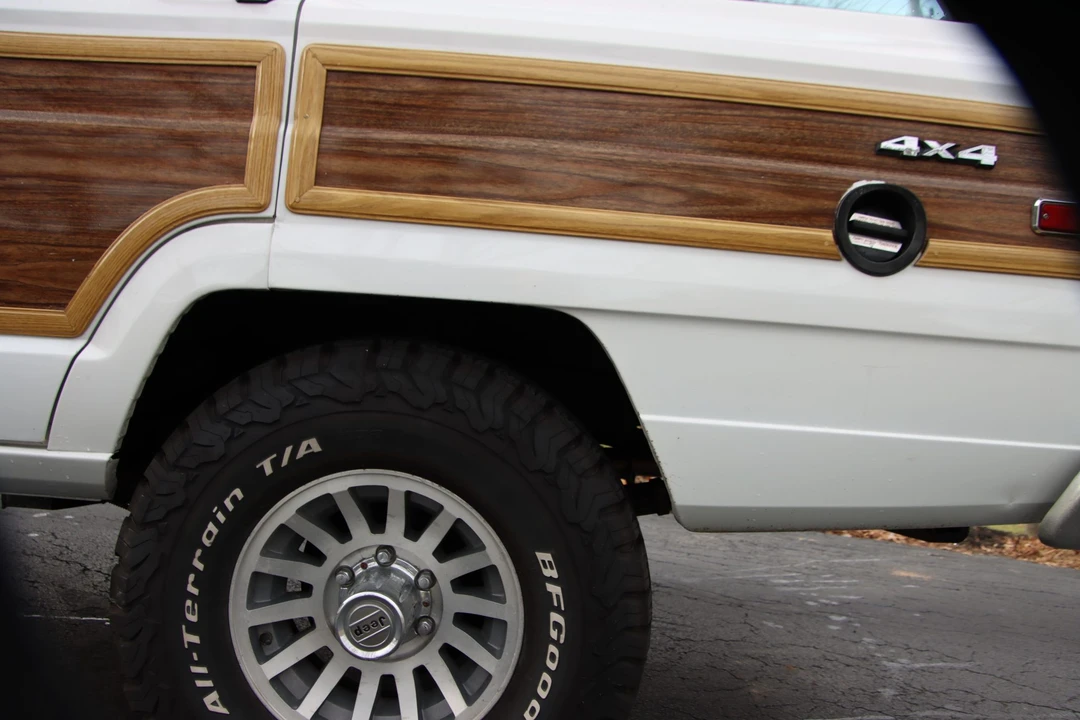 1989 Jeep SJ Grand Wagoneer - Image 23 of 31