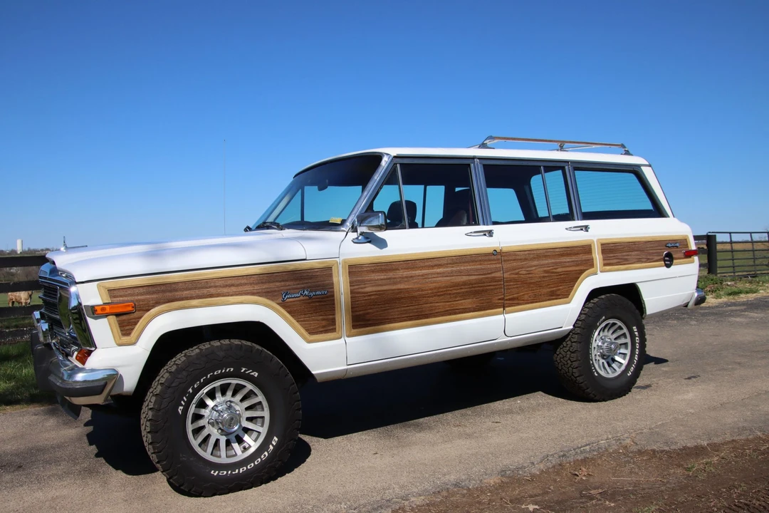 1989 Jeep SJ Grand Wagoneer - Image 4 of 31