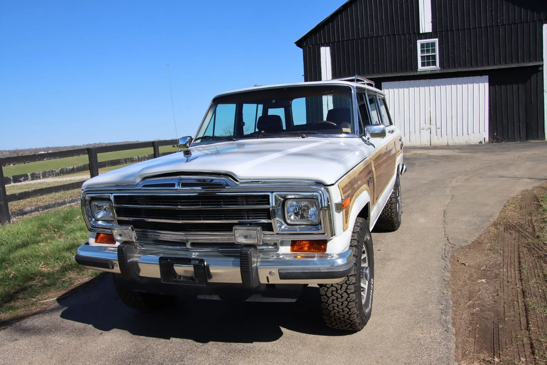 1989 Jeep SJ Grand Wagoneer - Image 2 of 31
