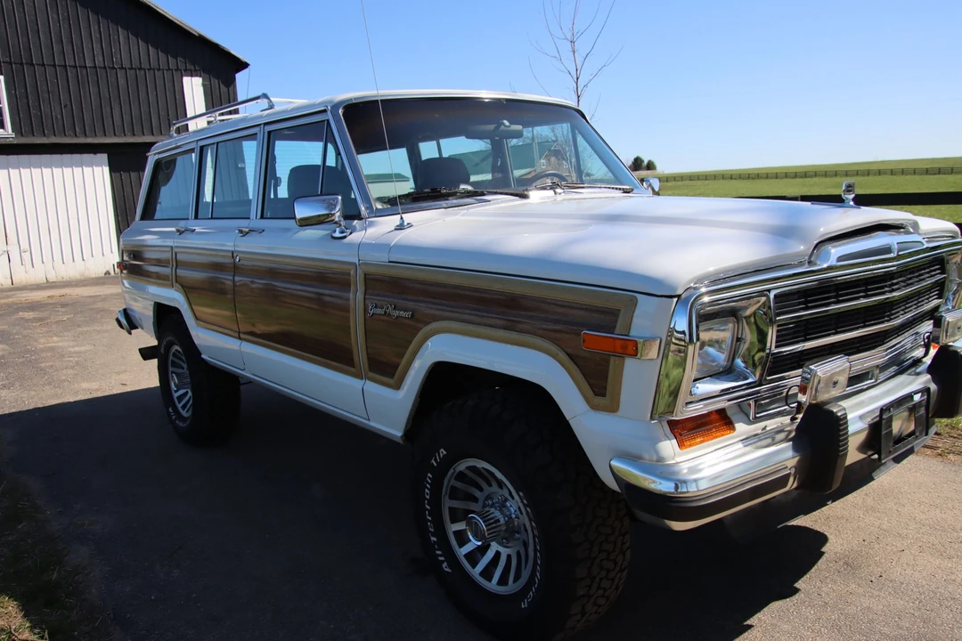 1989 Jeep SJ Grand Wagoneer - Image 14 of 31