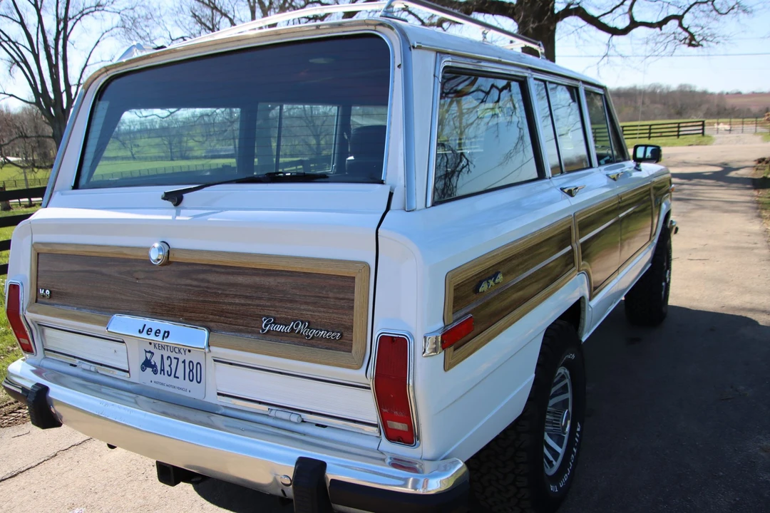 1989 Jeep SJ Grand Wagoneer - Image 10 of 31