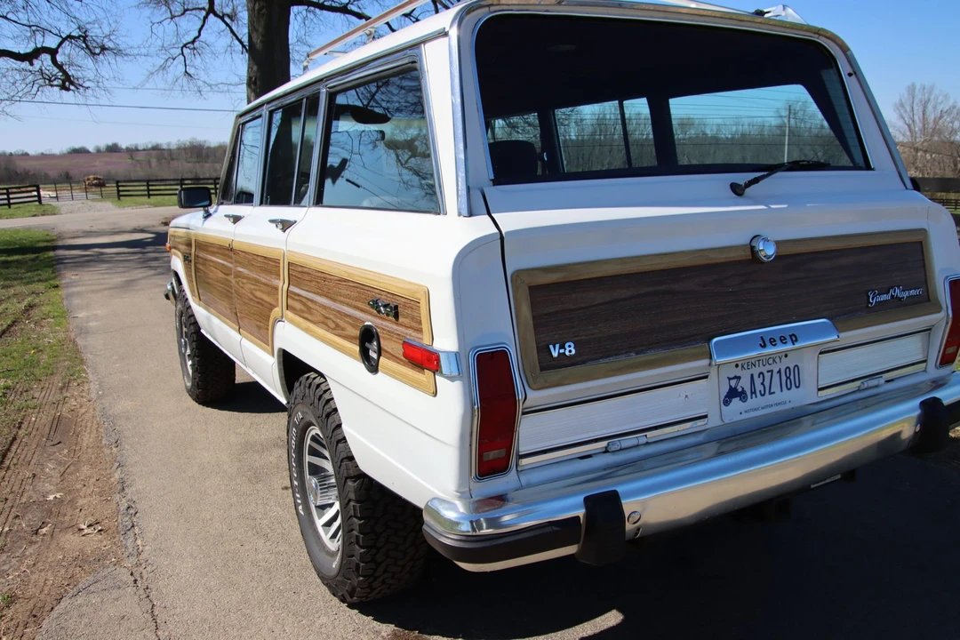 1989 Jeep SJ Grand Wagoneer - Image 6 of 31