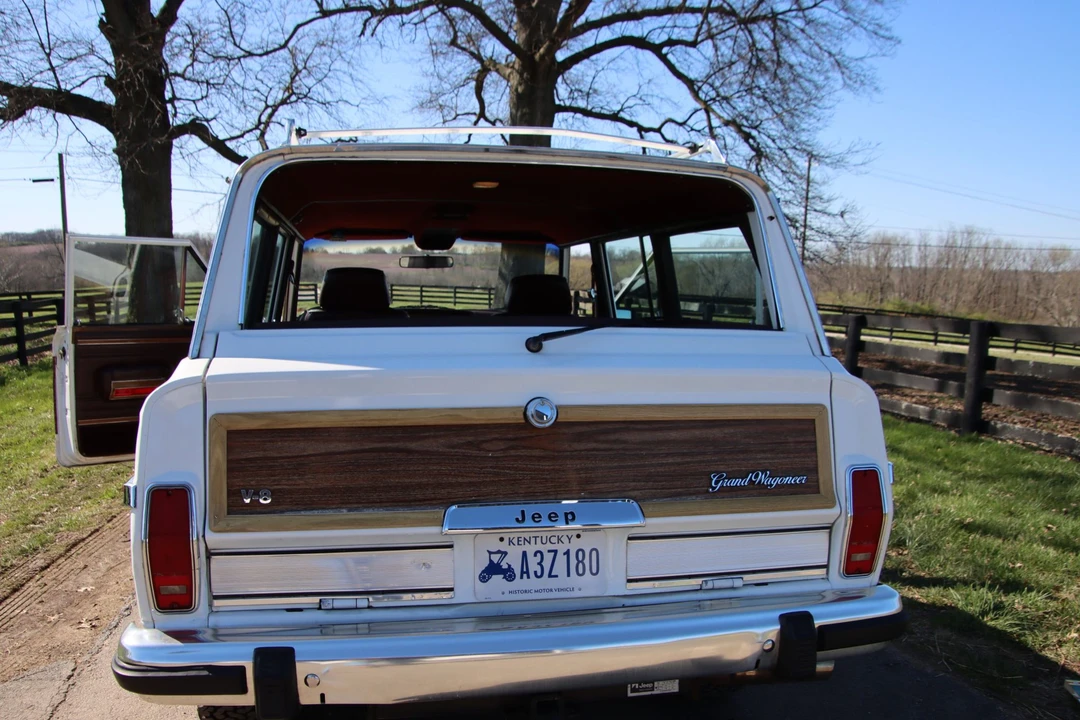 1989 Jeep SJ Grand Wagoneer - Image 8 of 31