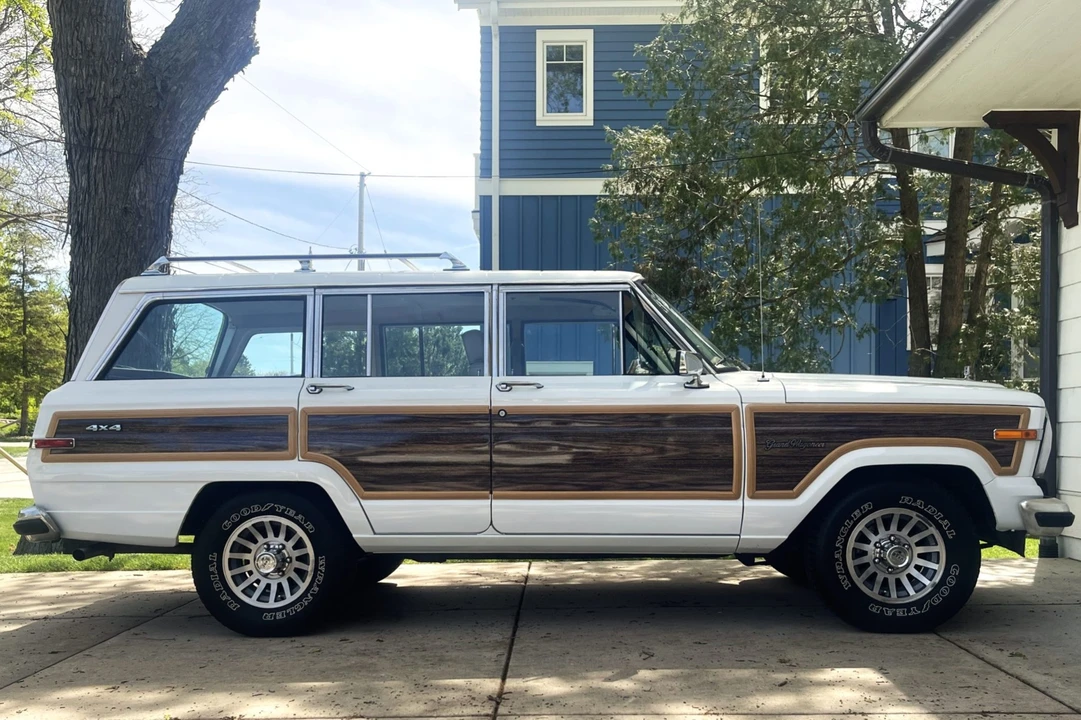1989 Jeep SJ Grand Wagoneer - Image 7 of 31