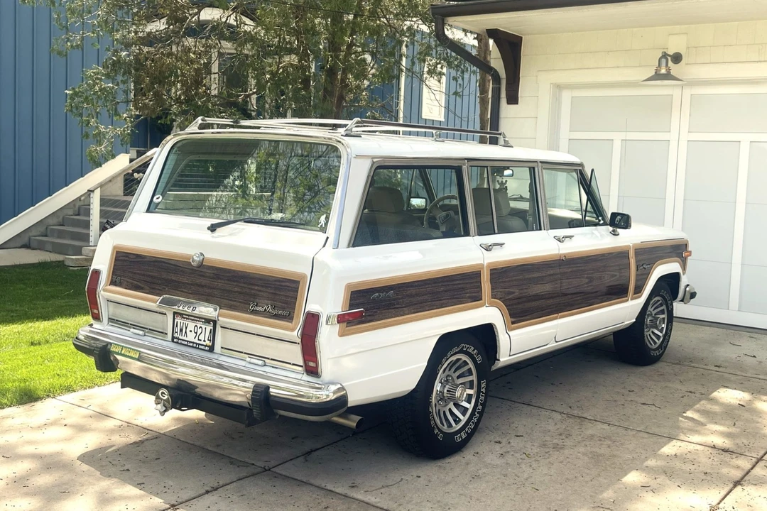 1989 Jeep SJ Grand Wagoneer - Image 11 of 31