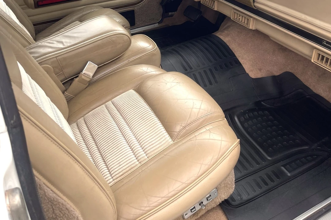 1989 Jeep SJ Grand Wagoneer - Image 24 of 31