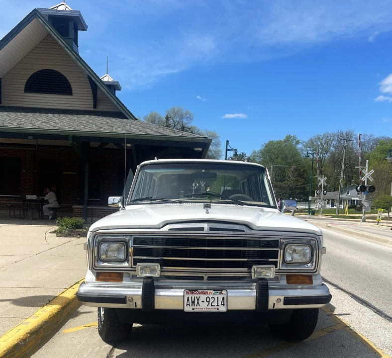 1989 Jeep SJ Grand Wagoneer - Image 4 of 31
