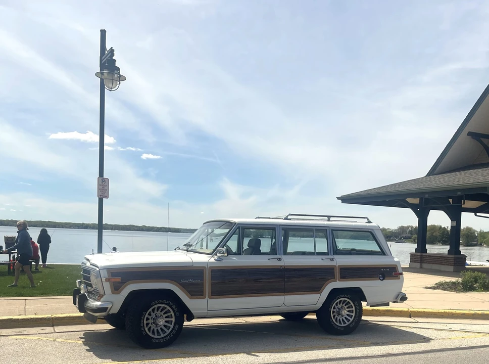 1989 Jeep SJ Grand Wagoneer - Image 2 of 31