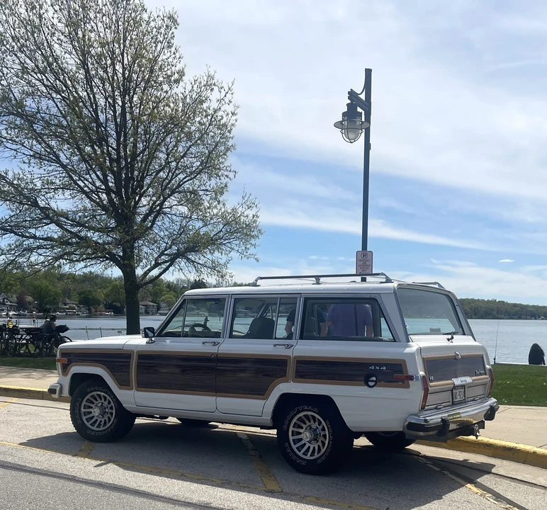 1989 Jeep SJ Grand Wagoneer - Image 3 of 31