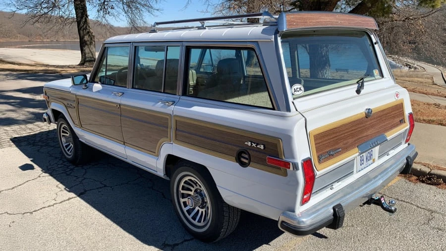 1989 Jeep SJ Grand Wagoneer - Image 2 of 5