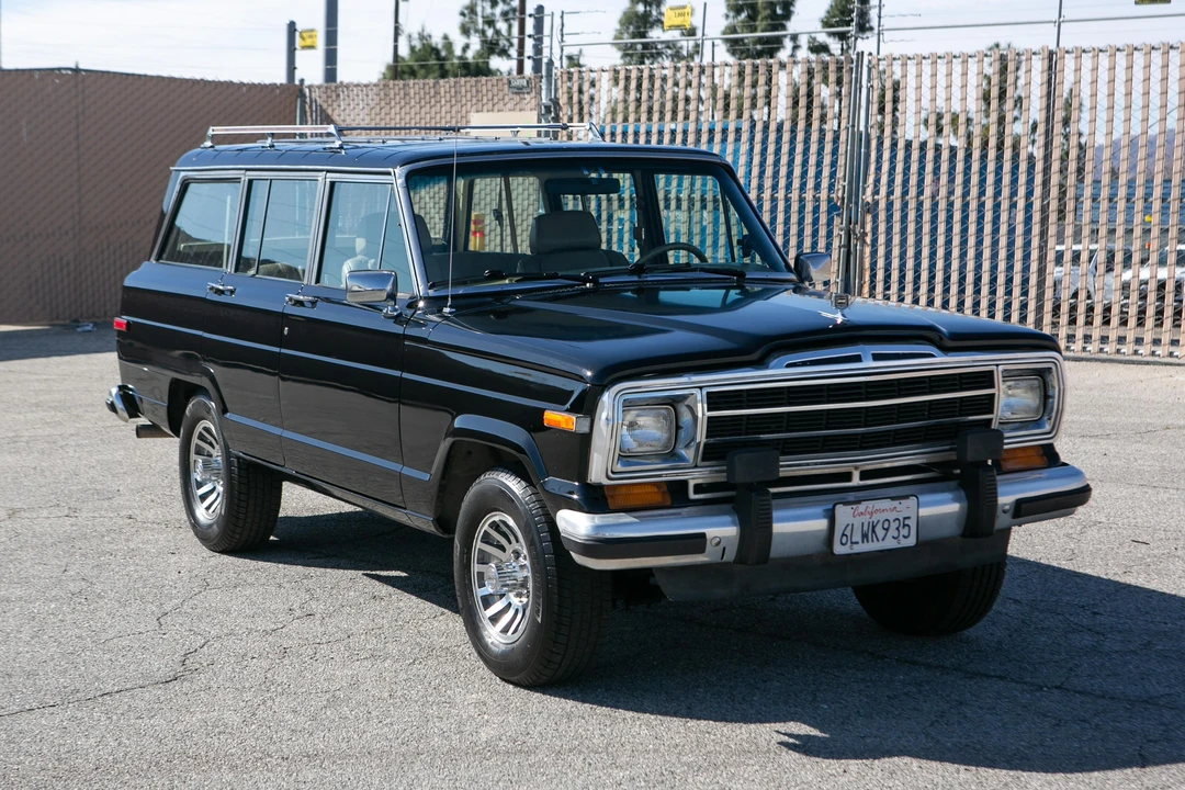 1989 Jeep SJ Grand Wagoneer - Image 8 of 31