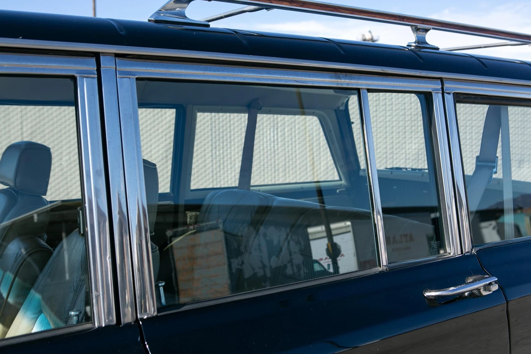 1989 Jeep SJ Grand Wagoneer - Image 26 of 31