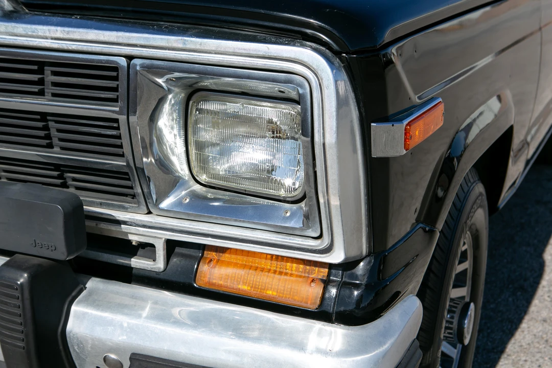1989 Jeep SJ Grand Wagoneer - Image 20 of 31
