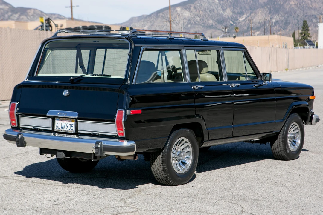 1989 Jeep SJ Grand Wagoneer - Image 4 of 31