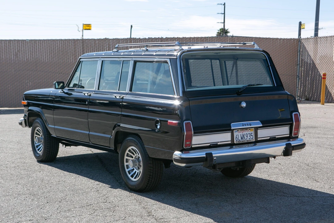 1989 Jeep SJ Grand Wagoneer - Image 7 of 31